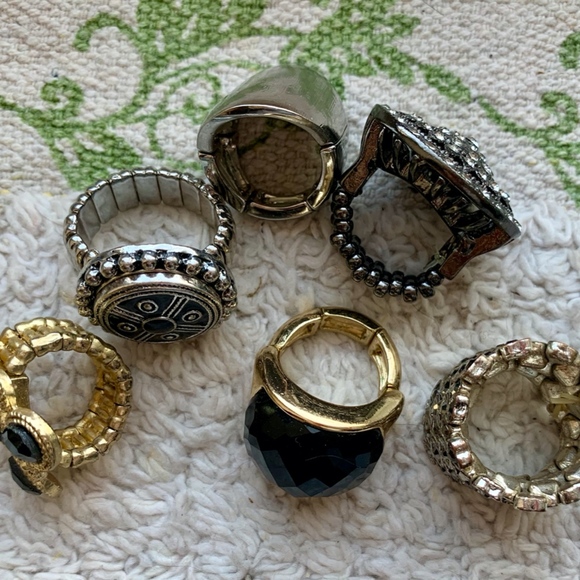 Ring Lot - Six Fun Stretch Fashion Rings - 6 Stretch Rings - Picture 5 of 6